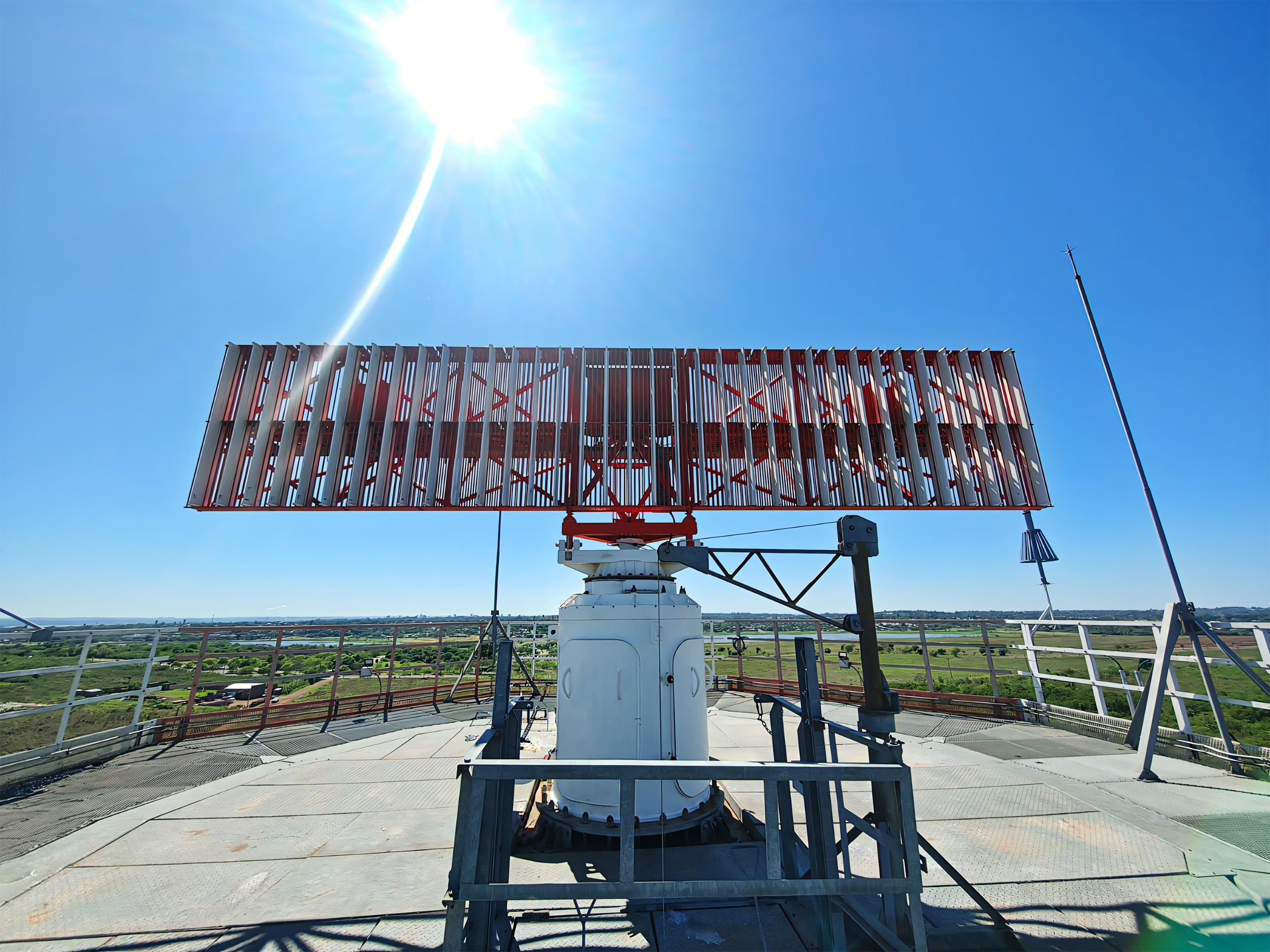 Se actualizó el radar que fortalece la gestión del tránsito aéreo en el noreste argentino