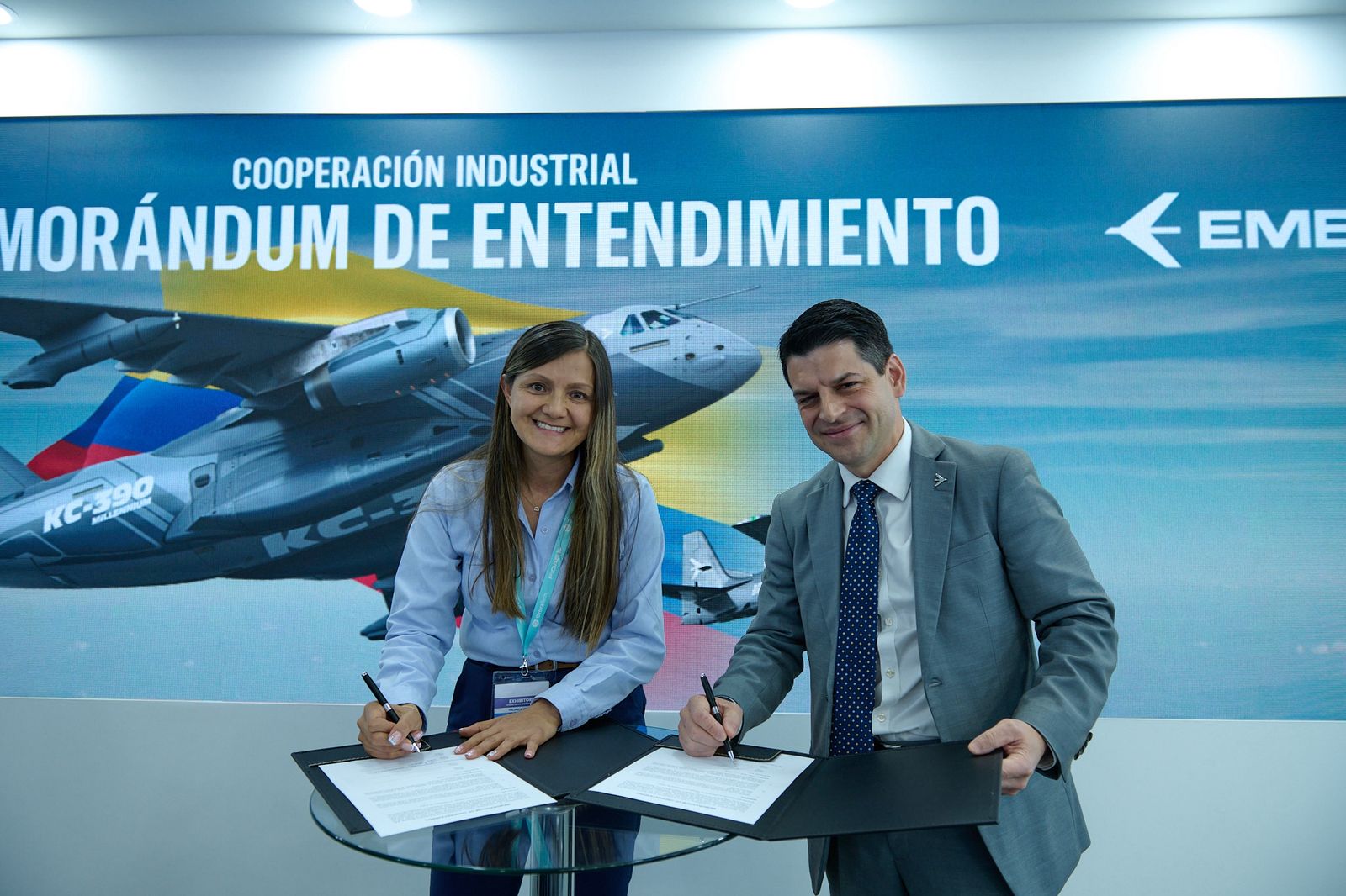 Embraer y la CIAC firman un Memorando de Entendimiento para potenciar la industria aeroespacial de Colombia